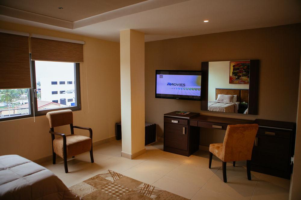Frankie'S Foods And Rooms Accra Esterno foto