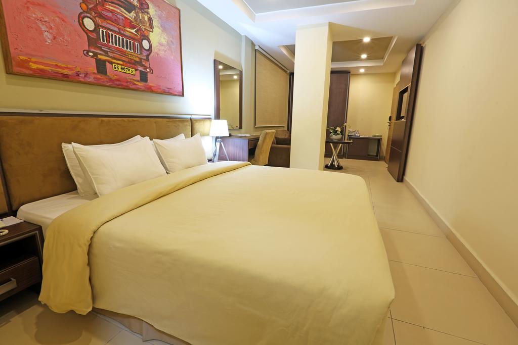 Frankie'S Foods And Rooms Accra Esterno foto