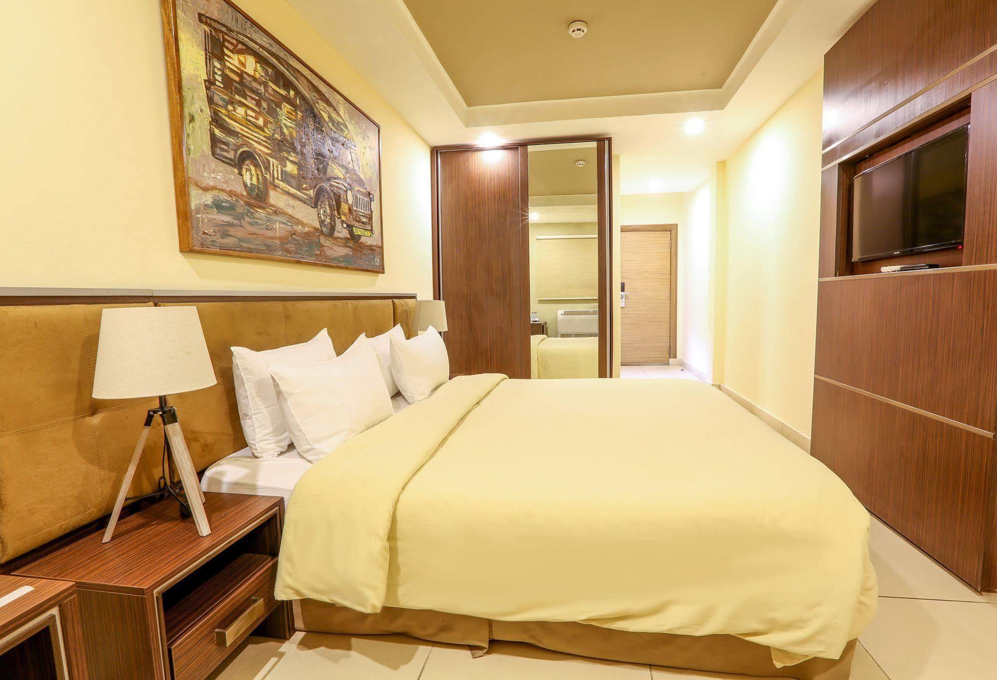 Frankie'S Foods And Rooms Accra Esterno foto