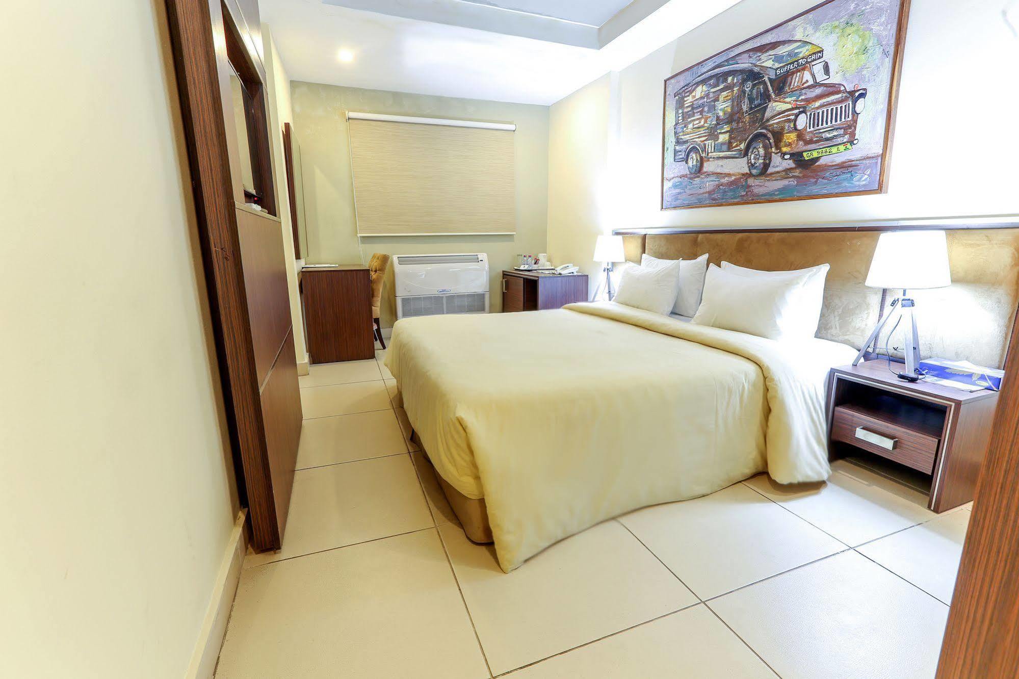 Frankie'S Foods And Rooms Accra Esterno foto