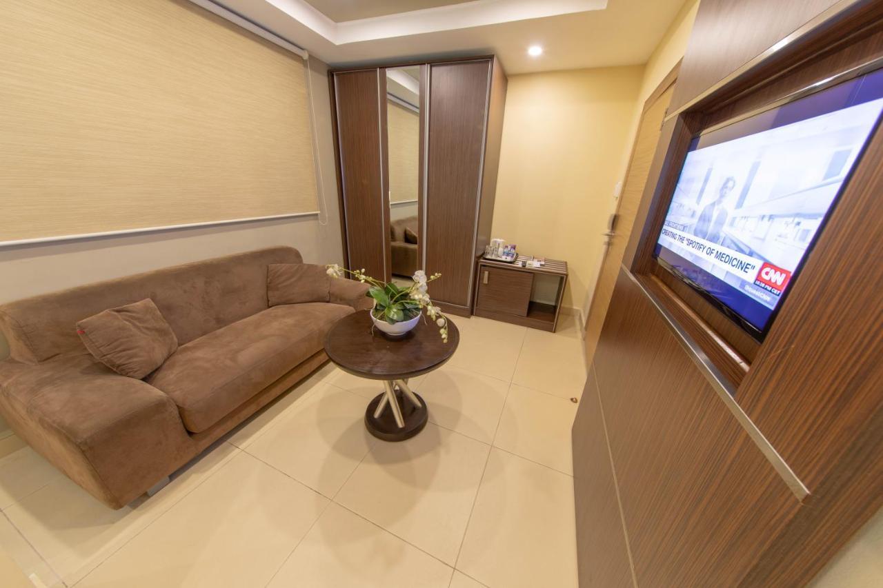 Frankie'S Foods And Rooms Accra Esterno foto