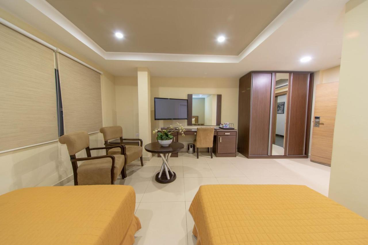 Frankie'S Foods And Rooms Accra Esterno foto